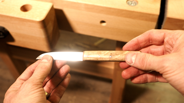 Restauriertes Messer mit Walnussgriff